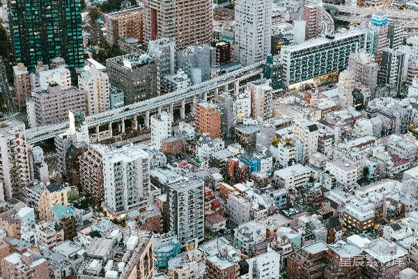 高清摄影 从空中俯瞰一座城市，有许多高楼大厦。