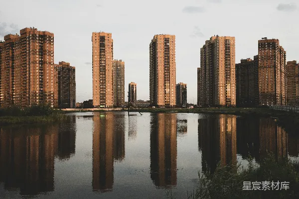 高清摄影 白天高楼大厦附近的水域