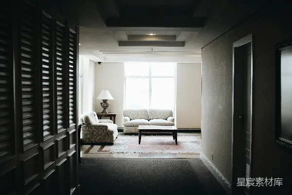 高清摄影 白色两件套沙发和棕色木质咖啡桌