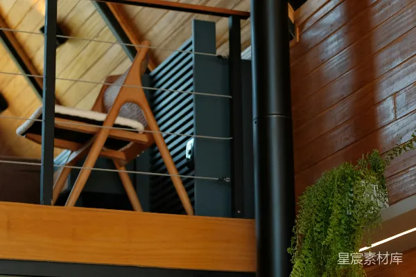 高清摄影 现代室内设计，带有木质墙壁和阁楼