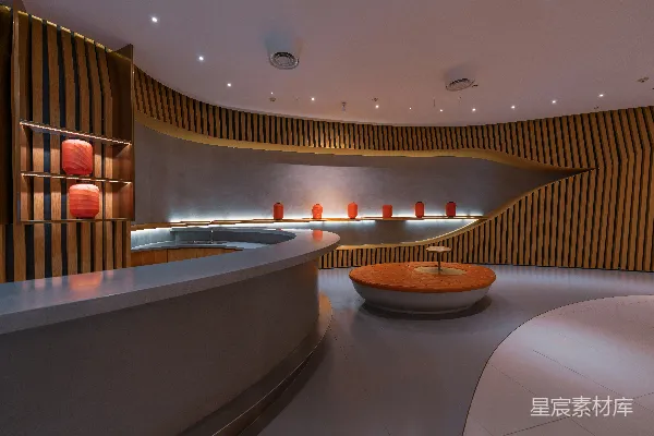 高清摄影 现代化的休息室，墙壁弯曲，采用木质装饰，并配有橙色装饰。