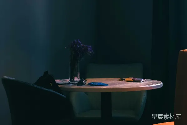 高清摄影 开启的吊灯