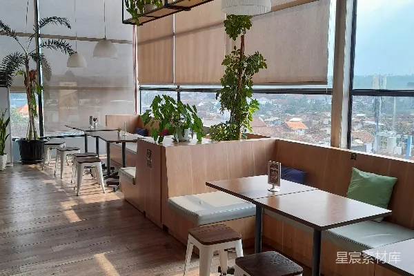 高清摄影 一家可以看到城市景色的餐厅