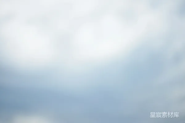 高清摄影 白蓝相间的天空阴沉。