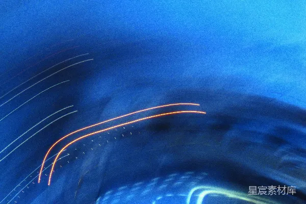 高清摄影 一张夜晚街道路灯的模糊照片