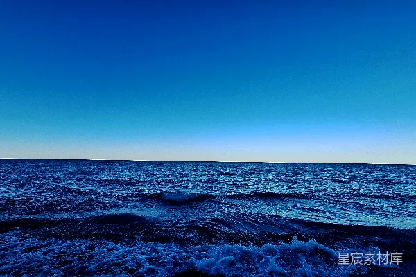 高清摄影 一片水域与背景中的天空的景象