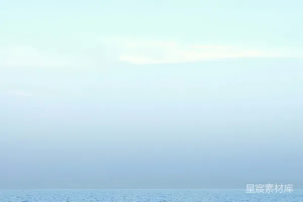 高清摄影 白天白云下的蓝色大海