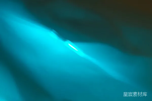 高清摄影 一张昏暗背景中模糊的光的照片