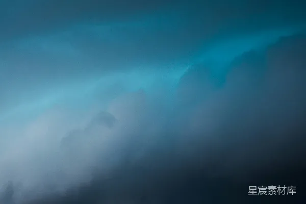 高清摄影 夜晚蓝白相间的天空