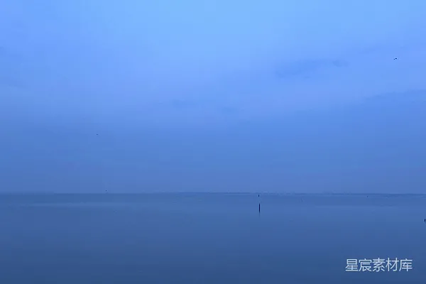 高清摄影 一片蓝天下的大水域