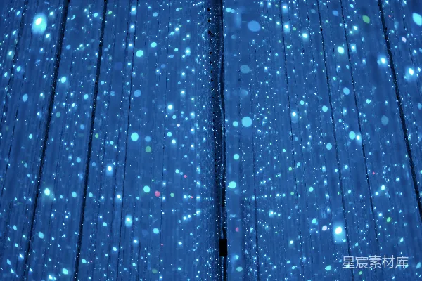 高清摄影 一个带有蓝色墙壁和星星天花板的房间