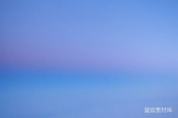 高清摄影 蓝紫色的天空与海洋渐变柔和