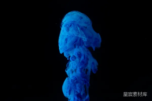 高清摄影 黑底上的蓝烟雾