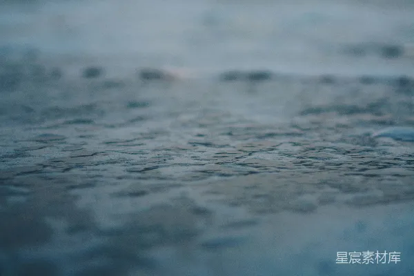 高清摄影 灰混凝土地板上的水滴