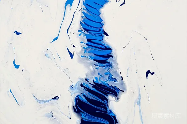 高清摄影 一幅蓝白相间的绘画作品，背景为白色。