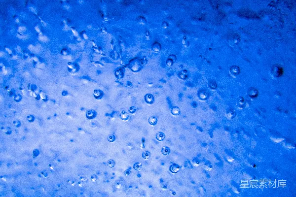 高清摄影 蓝宝石色液体中的气泡