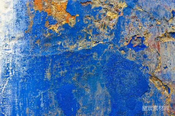 高清摄影 一堵蓝色和黄色相间的墙，油漆剥落。