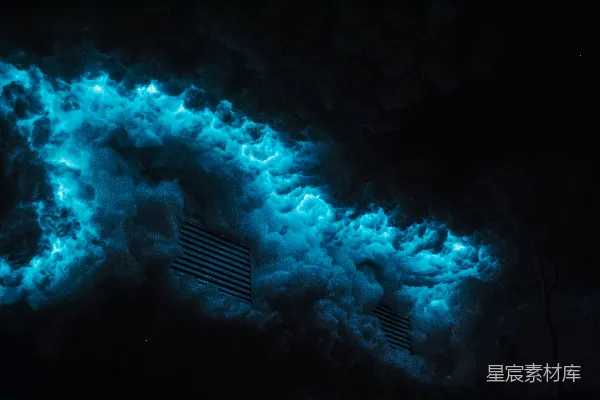 高清摄影 一个暗室里透出蓝光。
