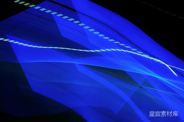 高清摄影 一部手机的特写镜头，背景模糊不清。