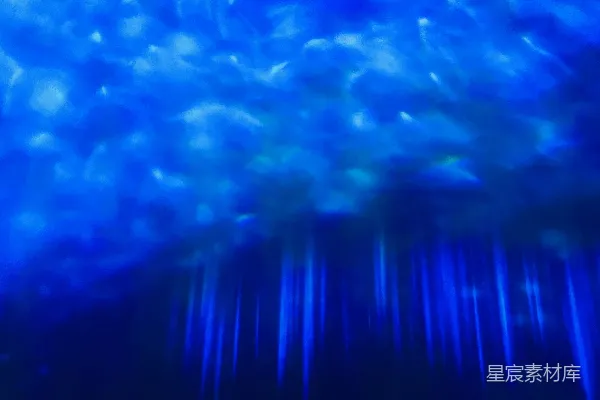 高清摄影 一个蓝色背景上有许多线条。