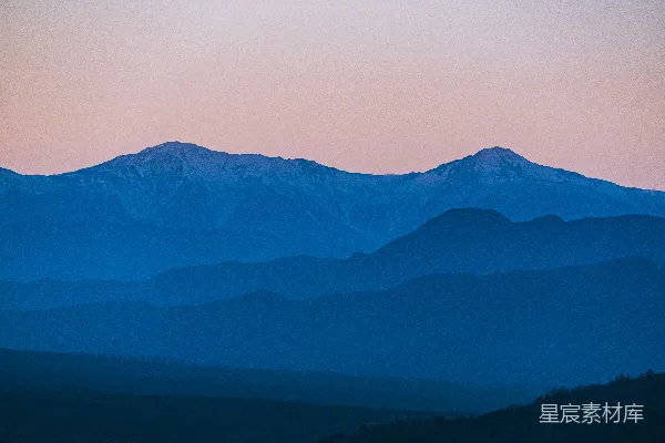 高清摄影 黄昏时分的山脉远景