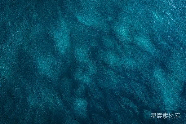 高清摄影 碧水中的白泡泡