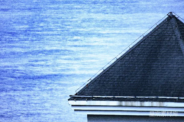 高清摄影 在蓝天大海背景下建造屋顶
