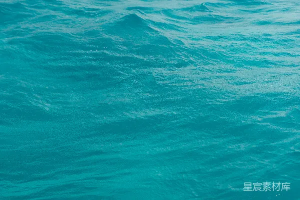 高清摄影 碧蓝的海浪在明媚阳光下闪烁