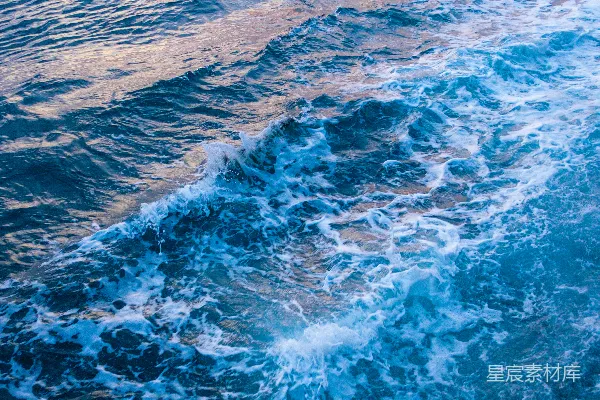 高清摄影 船在水面上留下的波纹