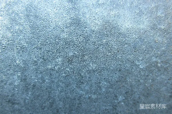 高清摄影 霜冻的窗户，水珠和冰晶。
