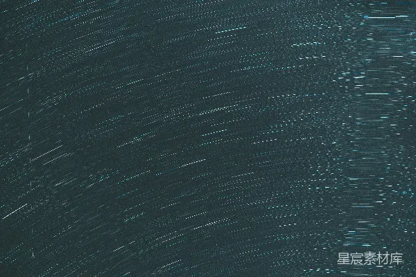 高清摄影 在夜空中可以看到星轨。