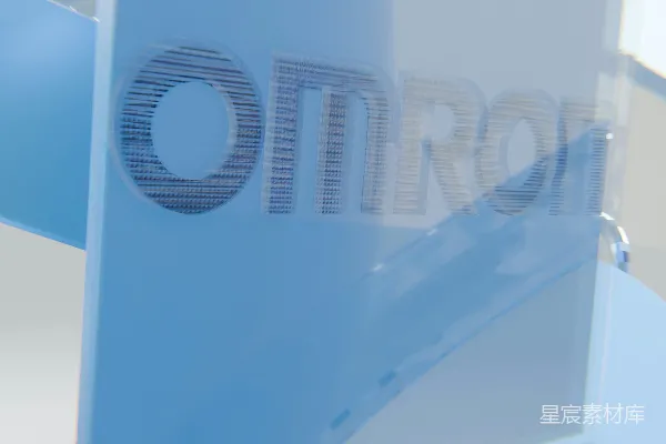 高清摄影 条纹欧姆文字印在浅蓝色的表面。