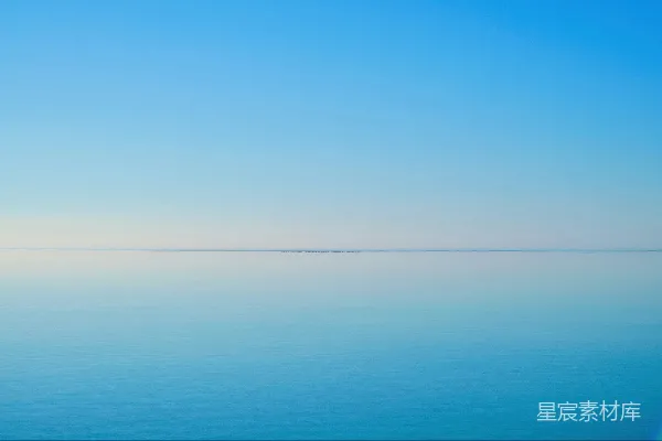 高清摄影 在这片蔚蓝的大海和清澈的天空相接的地方。