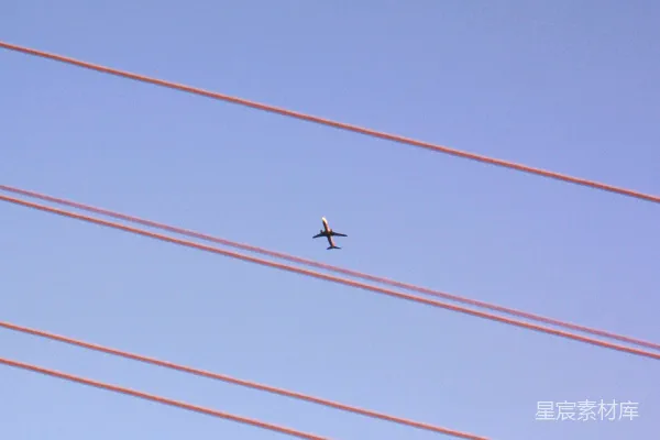 高清摄影 一架飞机在空中高飞