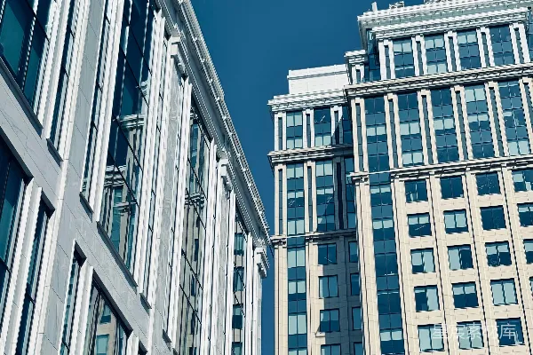 高清摄影 现代建筑在清澈的蓝天背景下