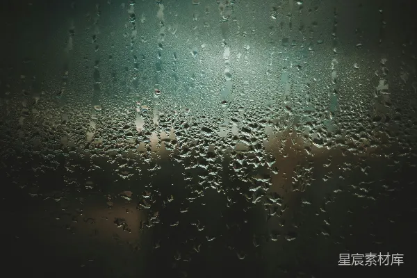 高清摄影 模糊背景中滴落的雨drops