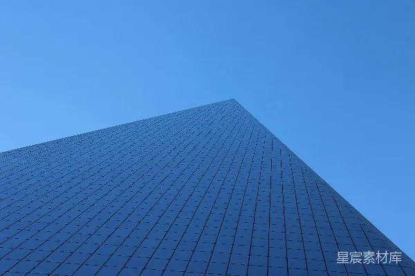 高清摄影 一座高耸的多窗建筑