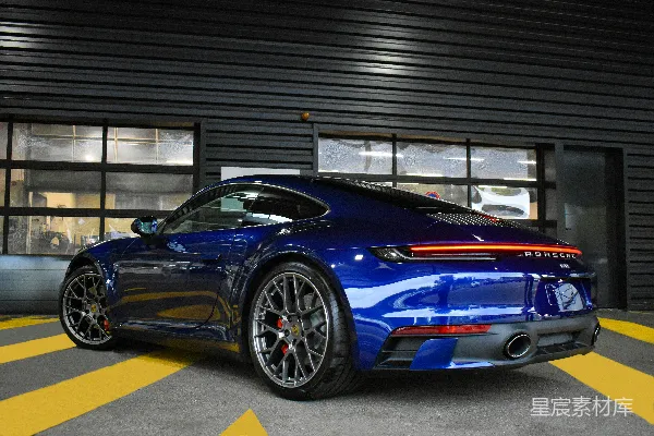 高清摄影 蓝红配色的法拉利458 Italia