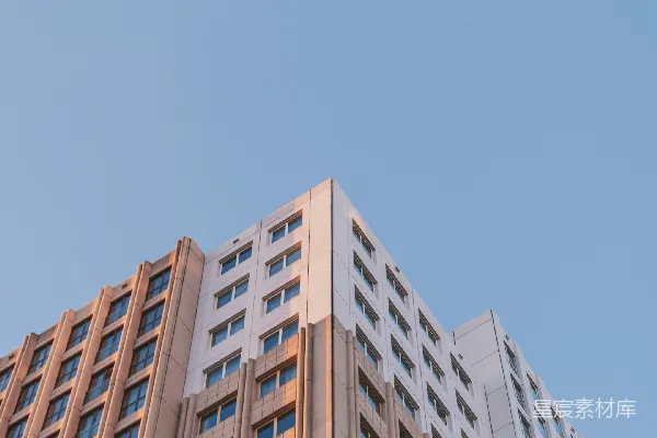 高清摄影 蓝天下的棕色混凝土建筑