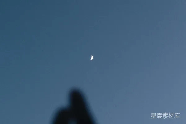 高清摄影 白天玻璃上的水滴