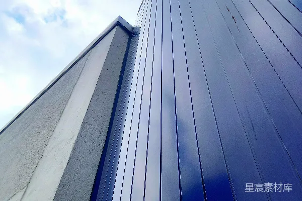 高清摄影 一座非常高的建筑旁边有一座非常高的建筑。