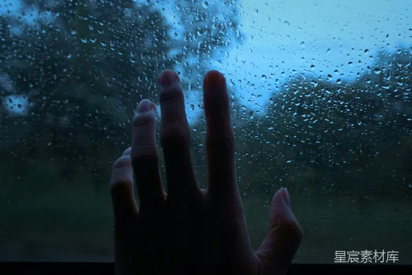 高清摄影 一个人把手伸出了窗外。