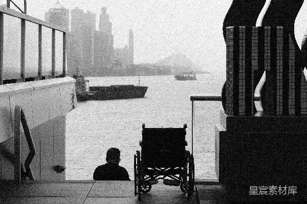 高清摄影 一个男人坐在水边的长凳上。