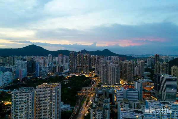 高清摄影 一座城市在美丽的黄昏中被点亮。