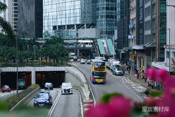 高清摄影 繁忙的城市街道，一辆双层巴士