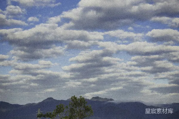 高清摄影 一片被山脉环绕的水域