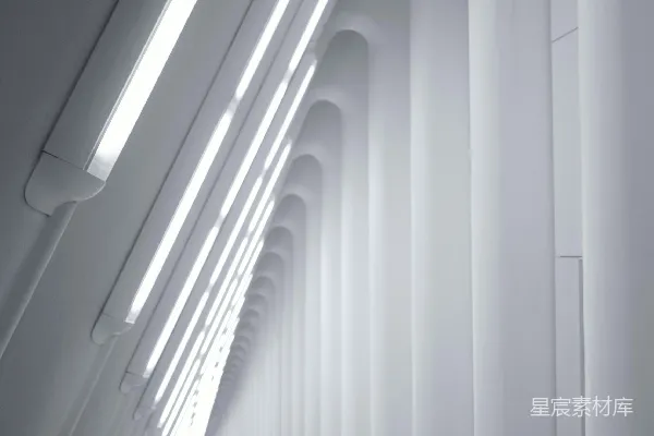 高清摄影 白色百叶窗在白墙上