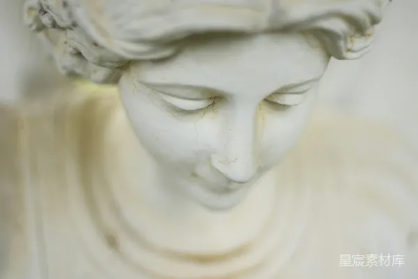 高清摄影 一个闭着眼睛的女性雕像
