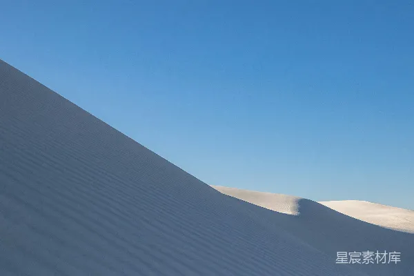高清摄影 蓝天下的白色沙滩