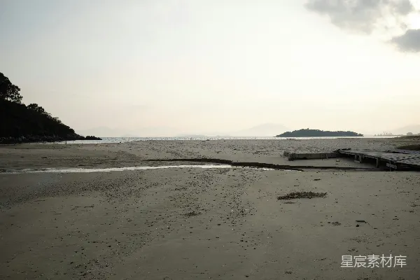 高清摄影 海滩上的一艘船